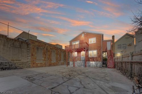 76 25th St, Bayonne NJ  07002-4937 exterior