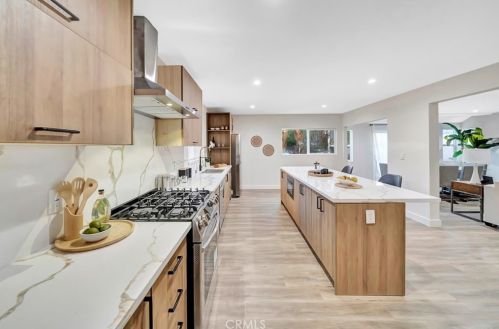 11746 Hartsook St, North Hollywood, CA 91607-3214