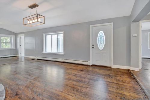 1300 Spindle Hill Rd, Waterbury CT  06716-1223 exterior