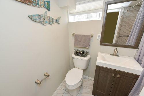 2308 Oakdale Ave, Seaford NY  11783-3141 exterior