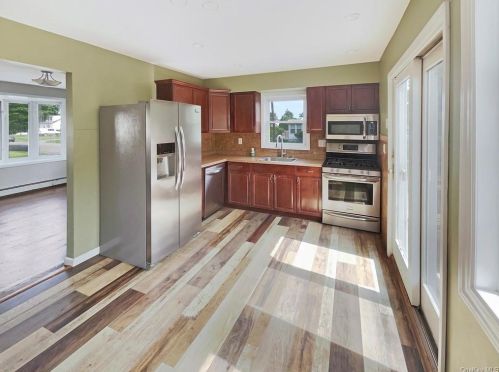 693 Adams Ave, North Lindenhurst, NY 11757-5802