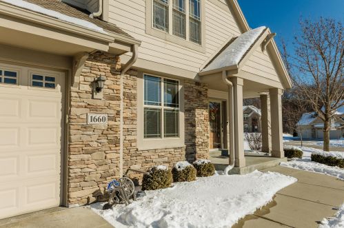 1660 Deer Trl, Waukesha, WI 53189-8258