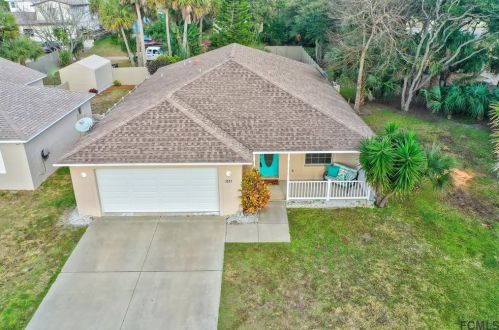 1511 Daytona Ave, Flagler Beach, FL 32136-3853
