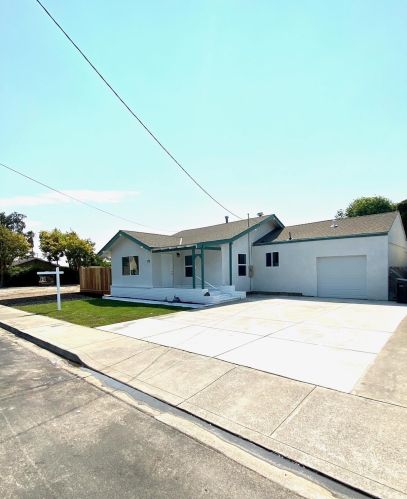 123 Almond Ave, Manteca CA  95337-4422 exterior