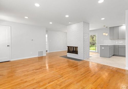 67 Loch Lomond Ln, Pueblo, CO 81001-1749