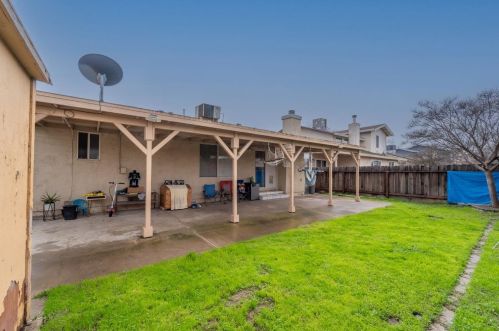 233 O St, Lathrop CA  95330-9661 exterior