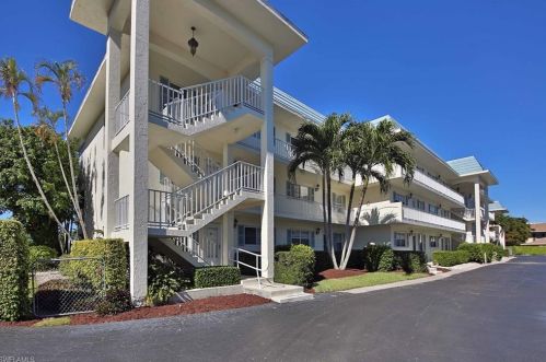 3055 Riviera Dr, Naples FL  34103-2753 exterior