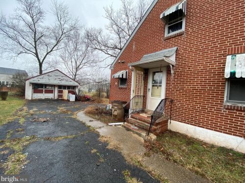 2411 Charlotte St, Pottstown, PA 19464-1007