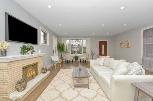 88 Bixley Heath, Lynbrook NY  11563-3102 exterior