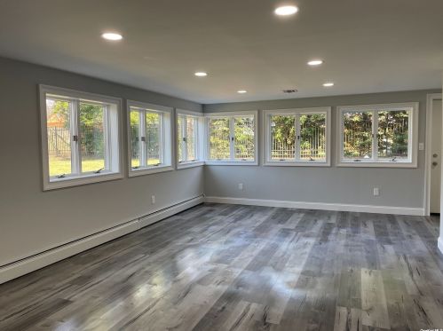 511 Bay 5th St, West Islip NY  11795-4709 exterior