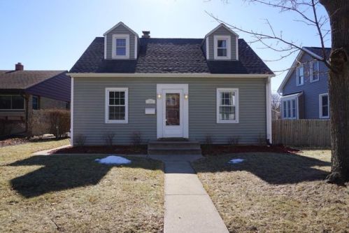 149 Wabash Ave, Waukesha, WI 53186-6286