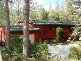 42526 Buckeye Rd, Oakhurst, CA 93644-9670