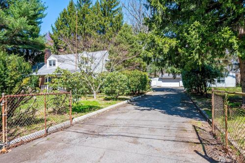 4 Patrick St, East Brunswick NJ  08816-2431 exterior
