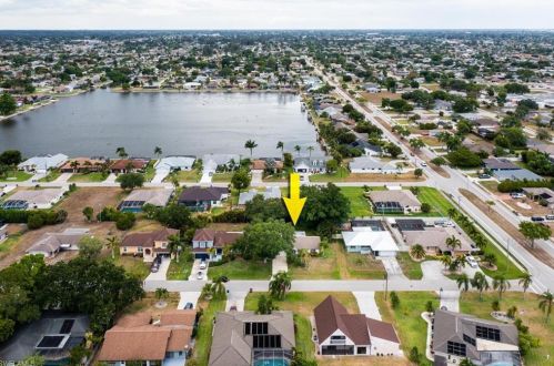 409 37th Ter, Cape Coral, FL 33914-5853