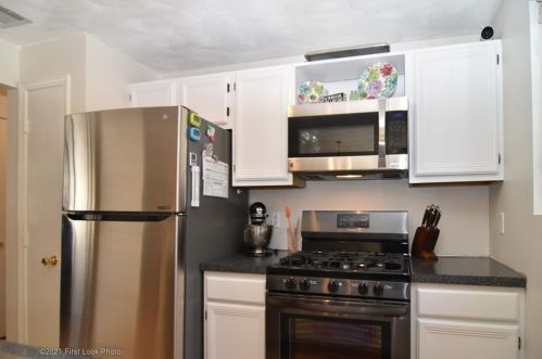 160 Howard Ave, Coventry RI  02816-7742 exterior