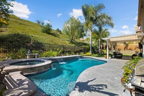 28531 Redwood Canyon Pl, Santa Clarita CA  91390-5723 exterior