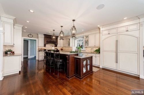 243 Glen Pl, Franklin Lakes NJ  07417-2707 exterior