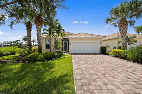 28581 Guinivere Way, Bonita Springs, FL 34135-8650