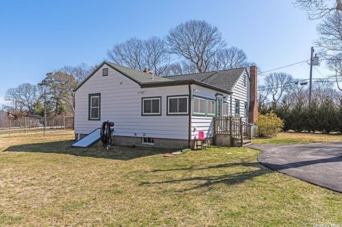 305 Bayberry Rd, Southold NY  11971-4436 exterior