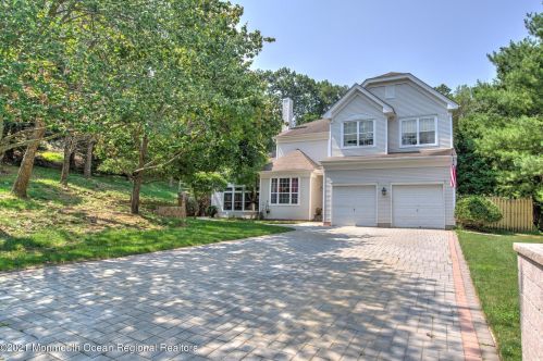 33 Berkley Ct, Morganville, NJ 07751-4251