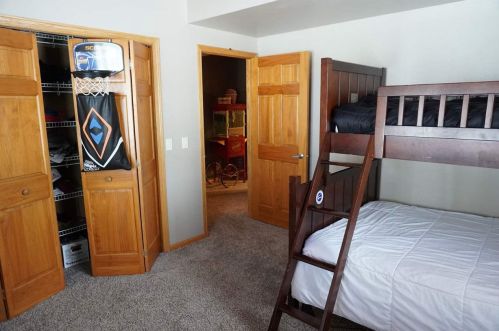 11 Whispering Springs Ct, Fond Du Lac WI  54937-6912 exterior