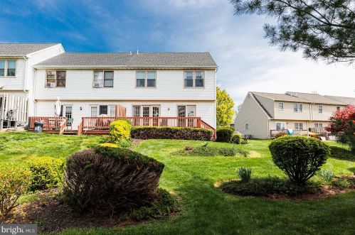 18 Townsend Ct, Lancaster PA  17603-6797 exterior