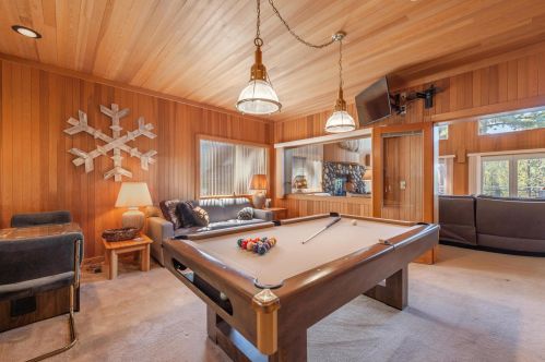 358 Skidder Trl, Truckee CA  96161-3928 exterior