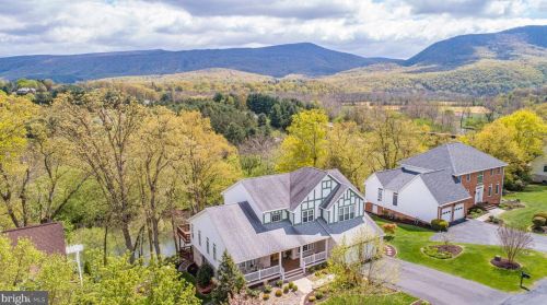 160 Manor Dr, Edinburg VA  22824-3579 exterior