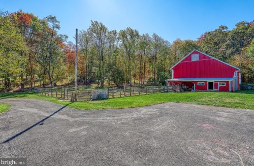 7455 Hillside Dr, Spring Grove PA  17362-8555 exterior