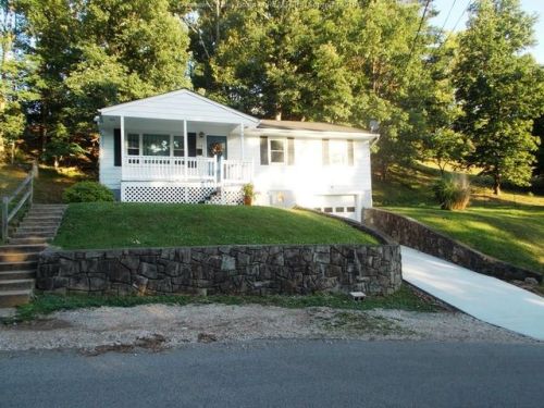 110 Greenbrier Dr, Statts Mills, WV 25271-1624