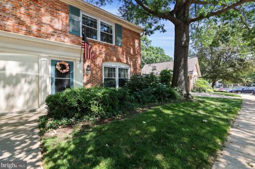 5906 Kingsford Rd, Springfield VA  22152-1124 exterior