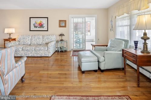 10 Lowell Ct, Bricktown NJ  08724-2423 exterior