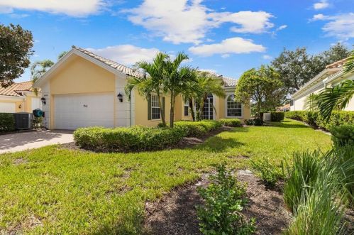 5444 Freeport Ln, Naples, FL 34119-9516