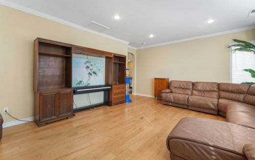 1050 Straightaway Ct, Oceanside CA  92057-1949 exterior