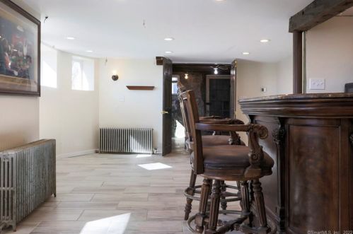 163 Monument St, Groton, CT 06340-3618