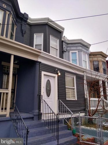 934 State St, Camden, NJ 08102-1713