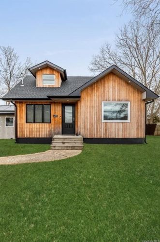 1153 Udall Rd, Bayshore, NY 11706-1905