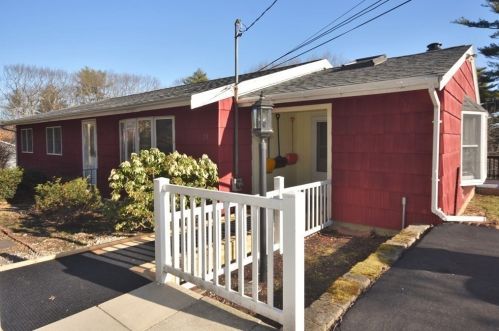 28 Kimball Rd, Amesbury, MA 01913-2104