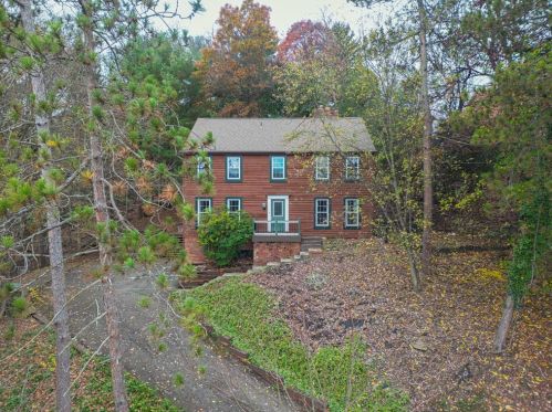 748 Olive St, Pittsburgh, PA 15237-4881