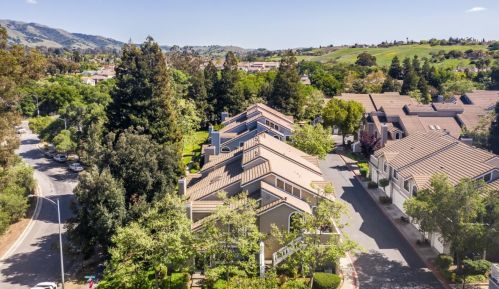2851 Buena Crest Ct, San Jose CA  95121-2956 exterior
