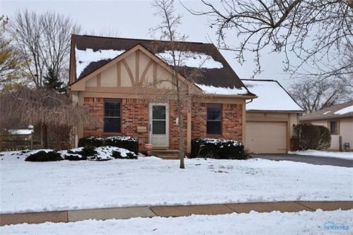 422 Kent Ct, Maumee, OH 43537-2221