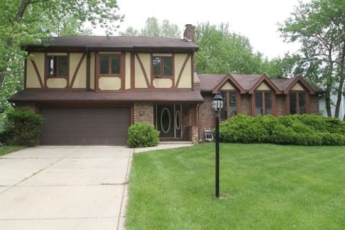 447 Roxbury Rd, Valpo, IN 46385-8017