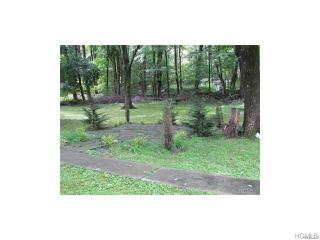 371 Wixon Pond Rd, Mahopac, NY 10541-3520