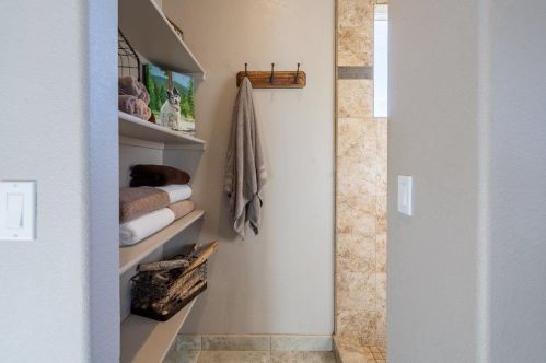 4025 Ashford Cir, Hollister CA  95023-8966 exterior