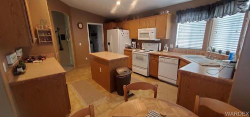 1643 Vly Dr, Mohave Valley AZ  86440-8583 exterior