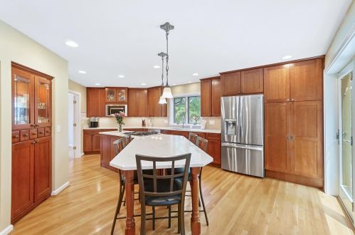 3911 Devonshire Dr, Cincinnati OH 45226-1301 exterior