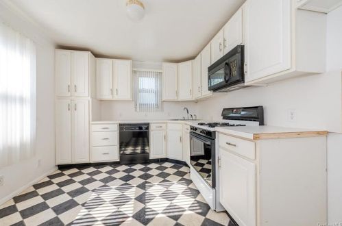 16 Cambridge Ave, Bethpage, NY 11714-3102