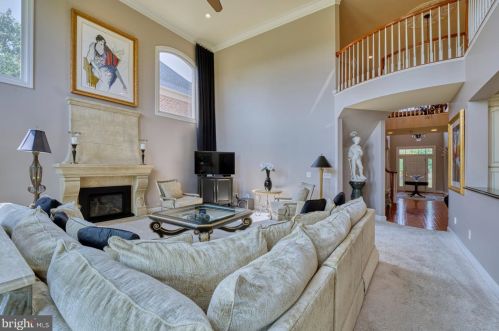 43527 Butler Pl, Leesburg VA 20176-7428 exterior