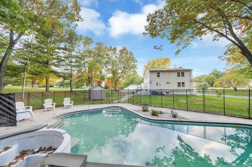 97 Bramblebush Rd, Manchester CT  06040-6300 exterior