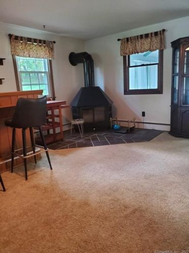 116 Pollys Ln, Uncasville CT  06382-1441 exterior